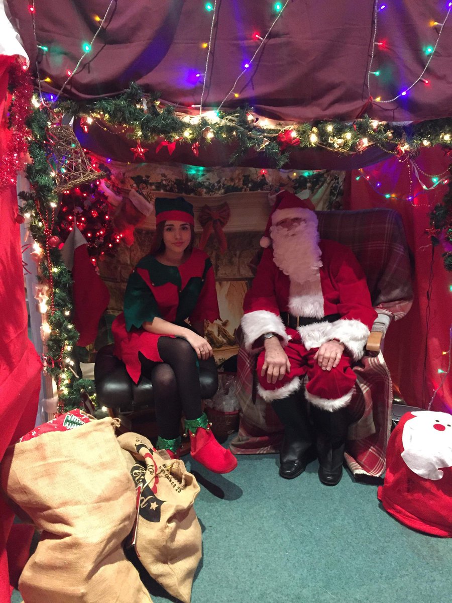 GreatOaksHosp's tweet photo. Ho Ho Hospice Walk with #Santa and his helpers. https://t.co/QBaVoI2HMT