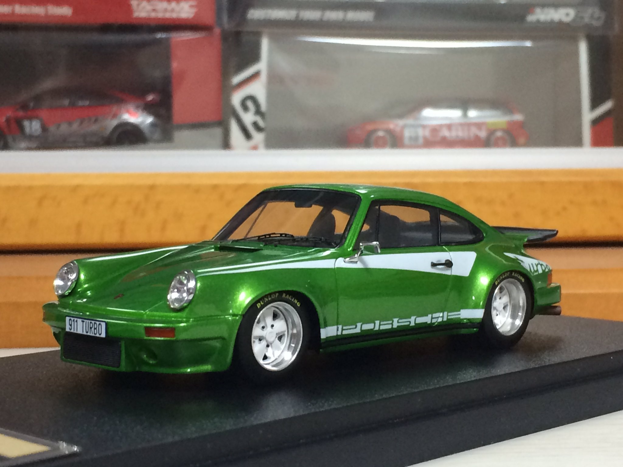 こまごめ そしてもう1台 メイクアップ ポルシェ 911 ターボ プロトタイプです シルバーをふと見た時に衝動的に欲しくなり よく調べるとメタリックグリーンがラインナップに このグリーンにホワイトライン 深リムホイールにタイヤレターと結構