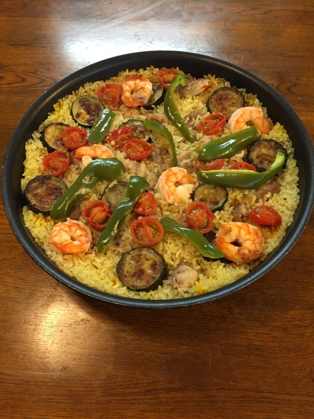 なほみ 料理記録垢 ぱ ぱ パエリア サフランは高いので 色はカレー粉やパプリカパウダーで代用してます 香りを付けたかったらローリエで 辛いのが好きだったら チリパウダーを使っても フォローしてね 飯テロ 美味しい 料理好きさんと