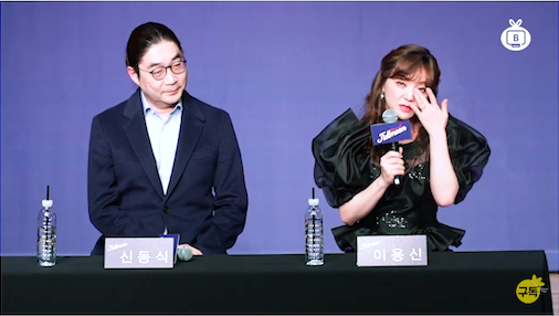 이용신

달빛천사 - 루나, 풀문

"'얘들아 나 노래 못 할 수도 있어, 우느라고..내가 우느라고 못 할 것 같애' 그랬더니 친구들이 댓글로

'성우님. 그냥 저희가 노래할게요. 
성우님 그냥 가만히 서계셔도 돼요.' 

이렇게..(눈물)"

(이어서)