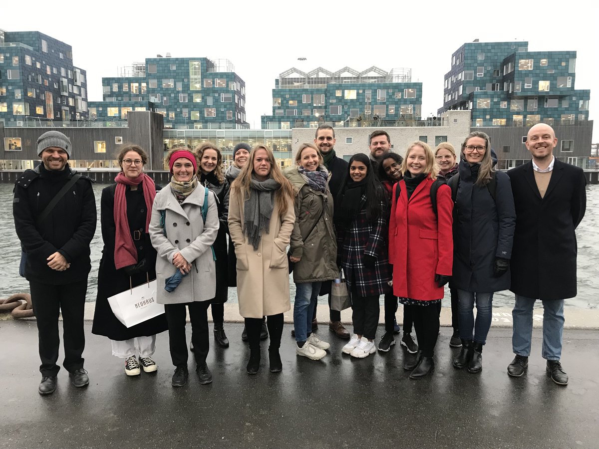 JOBOPSLAG: Vi søger lige nu en ny kollega til stillingen som EU-konsulent med base i Danmark. I jobbet skal du bygge bro mellem Østdanmark og Bruxelles - og du får lov til at arbejde sammen med disse søde mennesker! 
candidate.hr-manager.net/ApplicationIni… #eudk