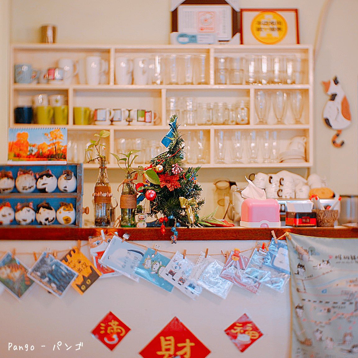 pangoholic's tweet photo. Hide &amp; Seek cafe 🐱
คาเฟ่น้อนนน ในหมู่บ้านแมวไต้หวัน อากาศดี ราคาน่ารักมากค่ะ 80-200NTW มีน้อนคอยต้อนรับ เมนูเป็นแมวแทบทุกเมนูเลยนะ 💖
ข้าว ขนม เครื่องดื่มล้วนมีแต่หน้าน้อง สั่งเมนูไหนมาก็ฟิน ถ่ายรูปสวยๆได้
📍 สถานี Houtong Cat Village 
#パンゴ @aroii #รีวิวไต้หวัน #อร่อยบอกต่อ https://t.co/9RxxLlDMEC