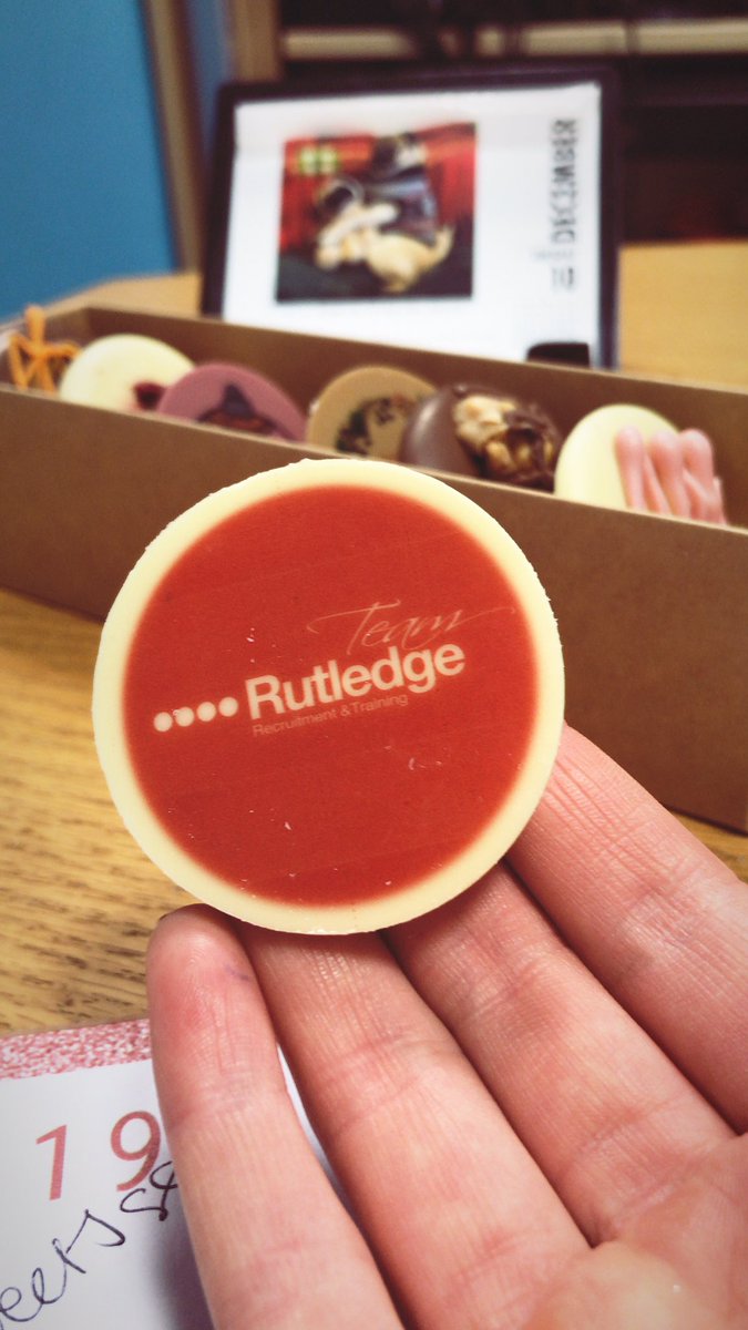 RutledgeGroup_'s tweet photo. On the sixth day of #RutledgeAdvent, we treated our colleagues to a box of 7 handcrafted @ChocolateManor discs 😋😍 (safe to say our Tea breaks were slightly longer and more indulgent than usual!) ❄️ 

What are you having with your tea break today? https://t.co/8lodsLCStb