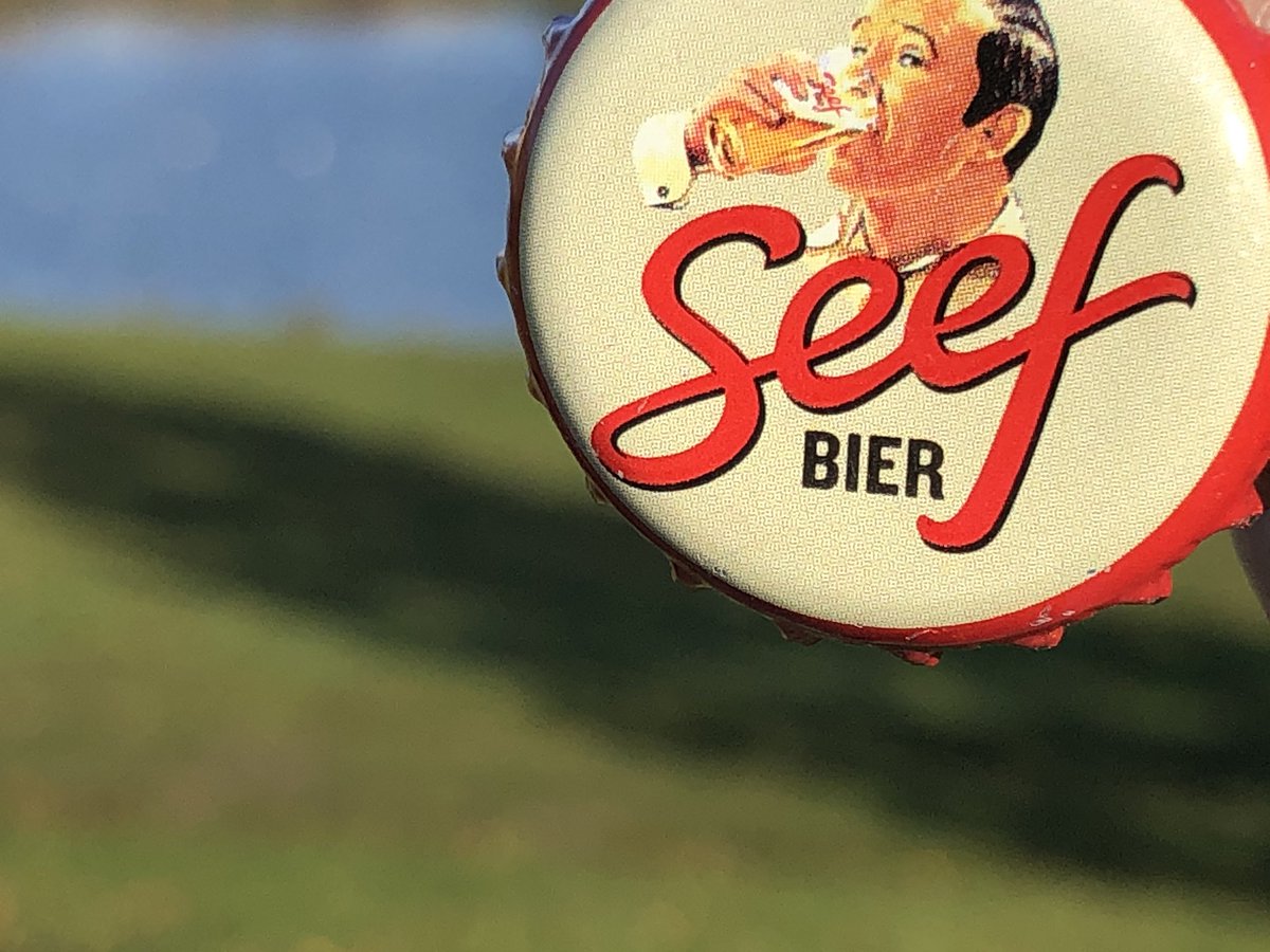 gummibierchen's tweet photo. #Theinnergameoftennis am #lacdelarbalete mit @Seefbier der #AntwerpseBrouwCompagnie 🙃Die Würze geht auch fast etwas in die Richtung weihnachtlich, damit passt es hervorragend zu dieser Jahreszeit🍺 #seefbier #seefbeer #belgischesBier #belgianbeer #timothygallwey #bierinderHand https://t.co/QbEg3OltFI