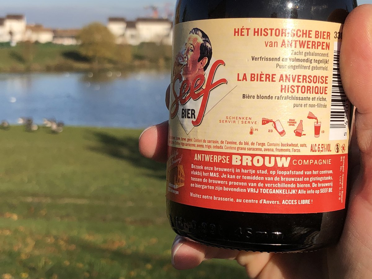 gummibierchen's tweet photo. #Theinnergameoftennis am #lacdelarbalete mit @Seefbier der #AntwerpseBrouwCompagnie 🙃Die Würze geht auch fast etwas in die Richtung weihnachtlich, damit passt es hervorragend zu dieser Jahreszeit🍺 #seefbier #seefbeer #belgischesBier #belgianbeer #timothygallwey #bierinderHand https://t.co/QbEg3OltFI