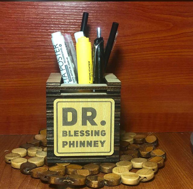 kariwoodwork's tweet photo. Thinking of a perfect gift for your boss, colleague, dad or clients this Christmas? Let’s customize you a wooden pen holder😍. It’s classy, unique and most importantly- it lasts forever💃...we are just a DM away 😁#woodwork #Abuja #AbujaTwitterCommunity #tega https://t.co/rABFElI5Rf