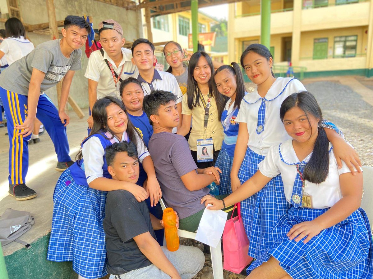 kyungsoonaaa__'s tweet photo. VNHS CHOIR FAM BATCH 2019-2020๐๐ #Incomplete #SakayanonFam #CarolingFam #DaygonFam #SPAFam https://t.co/sGhZSXTlTB