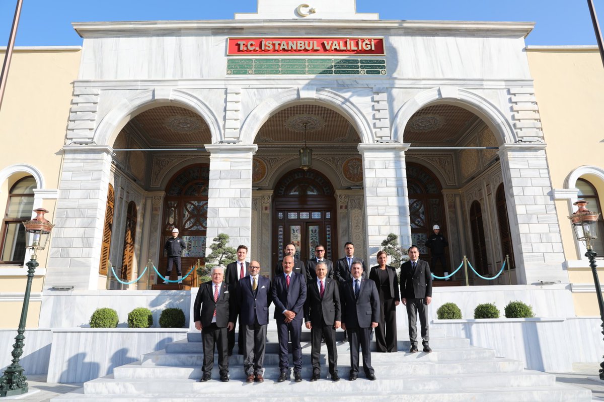 İstanbul'un kardeş şehri Venezuela’nın Miranda Eyaletinin Valisi Hector Rodriguez Castro, beraberindeki heyet ile birlikte İstanbul Valisi Ali Yerlikaya’yı ziyaret etti.