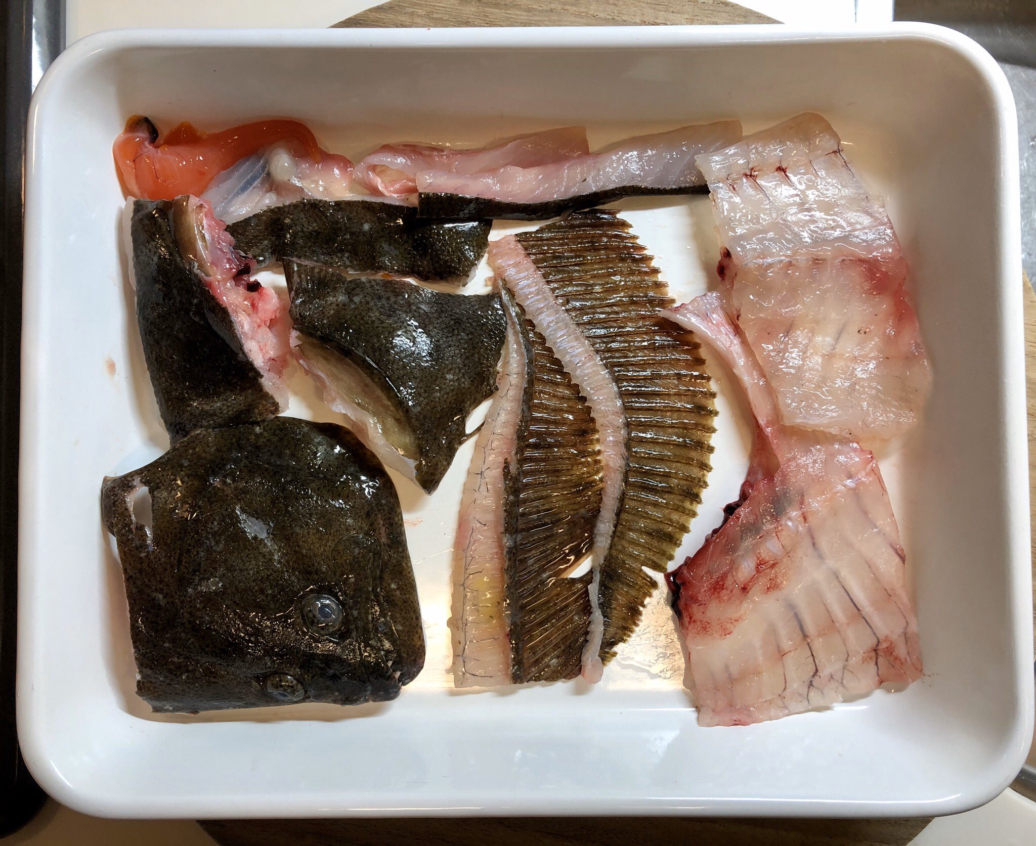おりえ これは嬉しかったことなんですけど ヒラメのアラを今日初めて買って そもそも売ってるの初めて見た そこそこ済んだスープが取れたこと 美味しいにきまってる T Co Vtny6rhhwm Twitter