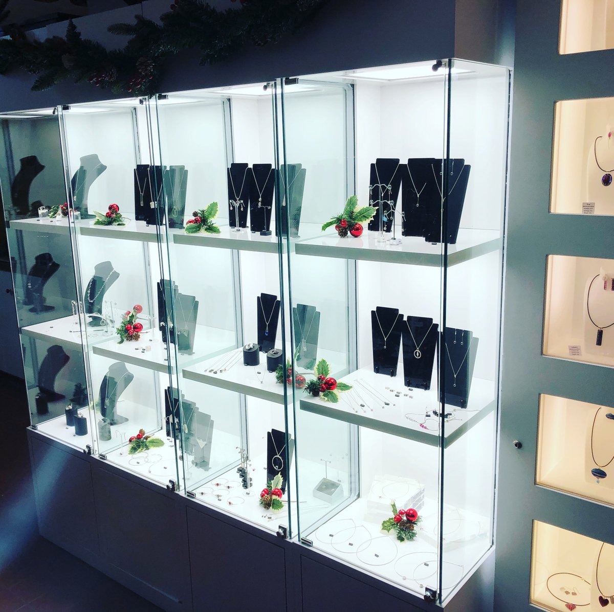 theglamorousowl's tweet photo. Make sure you pick up some new jewellery for your Christmas party.. 😬🎅🏻

https://t.co/nEREVpA55W https://t.co/X2TCmKJADb