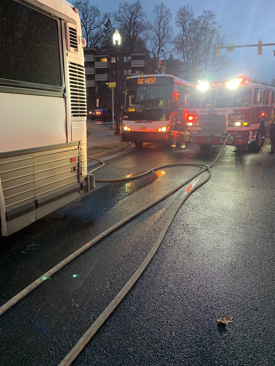 ArlingtonVaFD's tweet photo. #BusFire: Lee Hwy and N Nash St, Rosslyn. Small fire in engine compartment of commuter bus due to mechanical failure. No injuries reported. Traffic will be impacted, follow directions of @ArlingtonVaPD on scene for traffic control. https://t.co/n4yyfV5yPp