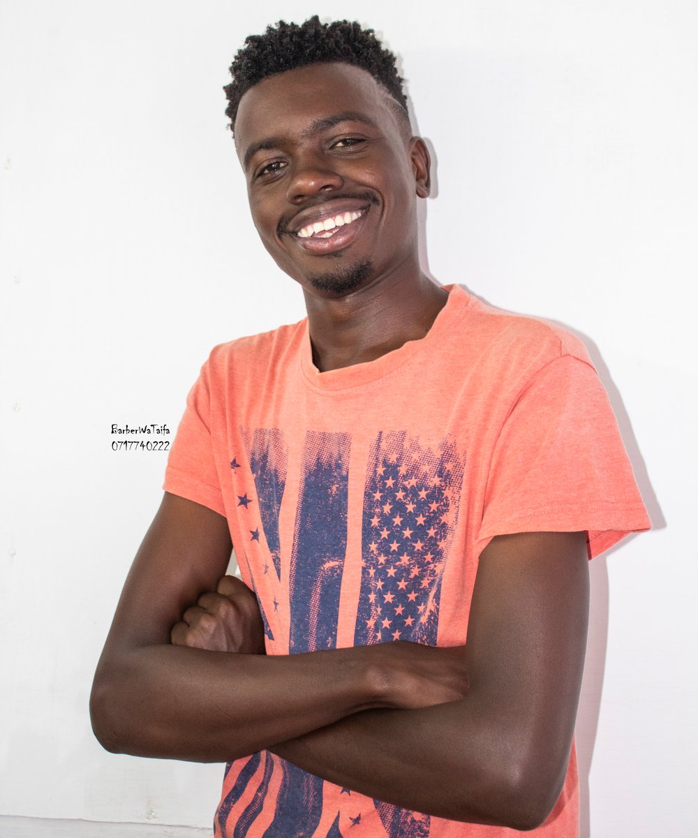 barberwataifa's tweet image. Another beautiful day at the lab ya kucheza
kama mimi...to cheat on yur barber halla at
me via 0717740222....Jogoo rd hapo Hamza
ndiyo utaniwahi. 💪 #FadeMaster. #LastHairBender.