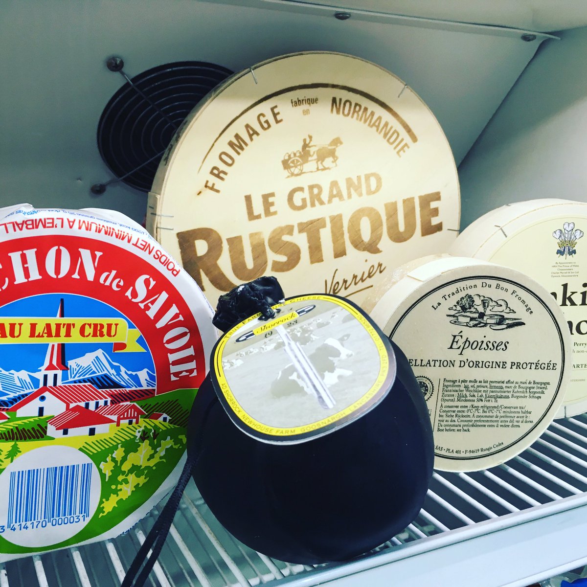 Perfect gift for a Cheese Lover - a whole cheese 
🧀❤️🎄
#bomb #lancashirebomb
#stinkingbishop #epoisses #camembert #cheeselover #cheese #cheesy #gifts #cheesemonger #hebdenbridge #todmorden #mytholmroyd #calderdale #yorkshire