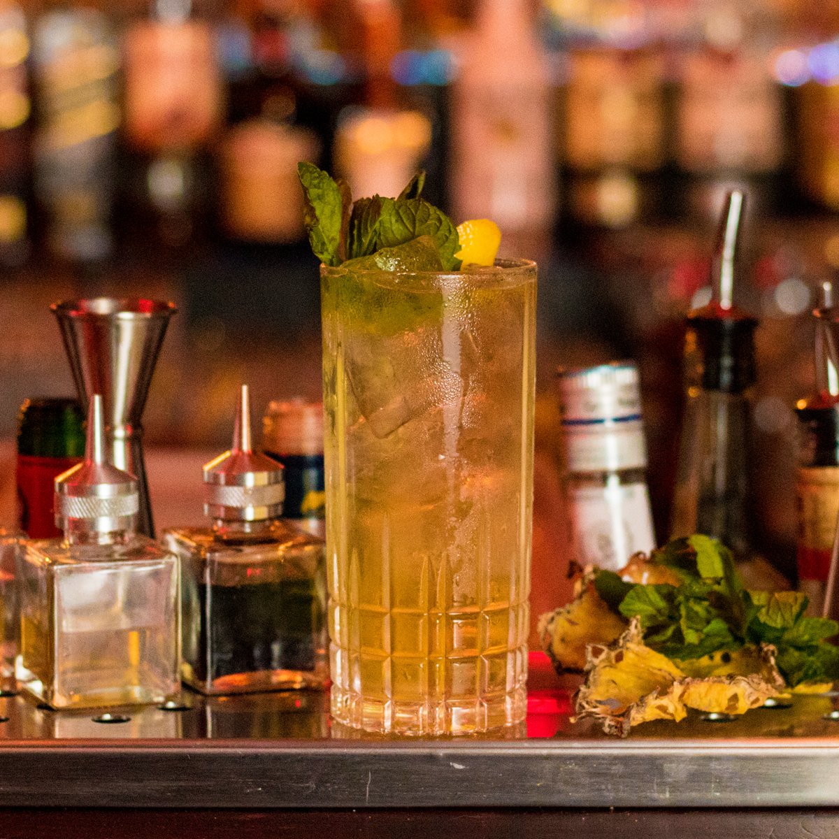 En Sheldon siempre encontramos un motivo para celebrar. Encontrémonos esta tardenoche y celebremos desde las 19:30hs con nuestro #HappyHour de Southside Fizz y siguiéndola con el jazz que suena en vivo y gratis desde el patio tropical. #Palermo #livemusic #cocteleriadeautor #beer