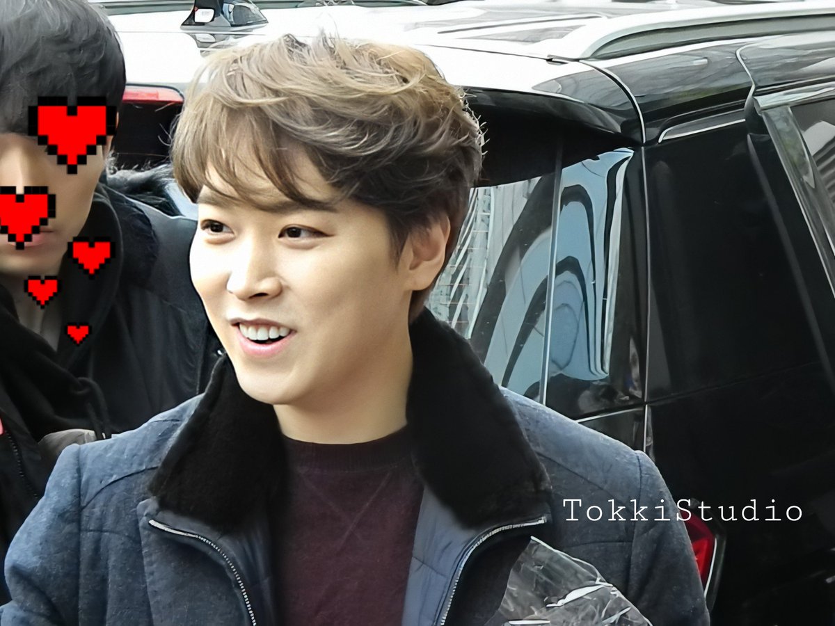Tokki_Studio's tweet photo. 191207 MBC Show Music Core Entrance

#Sungmin #성민 https://t.co/gwwKOU7SFQ