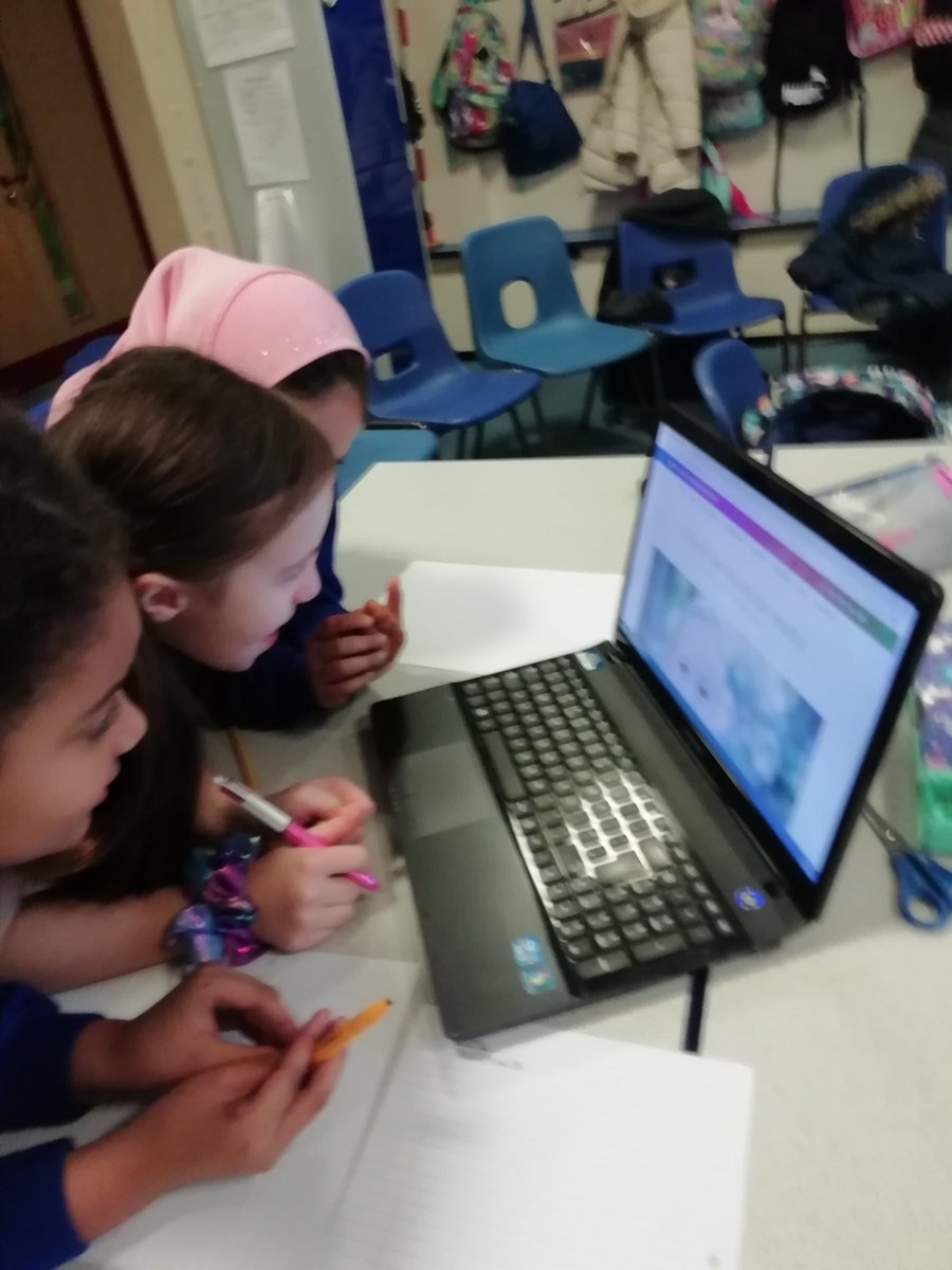Rowlatts_TMET's tweet photo. The Eco Committee are creating a healthy eating guide to share with pupils! #rhscience #ecoschools @EcoSchoolsLCC @EcoSchools https://t.co/d9idQ5ZNsW