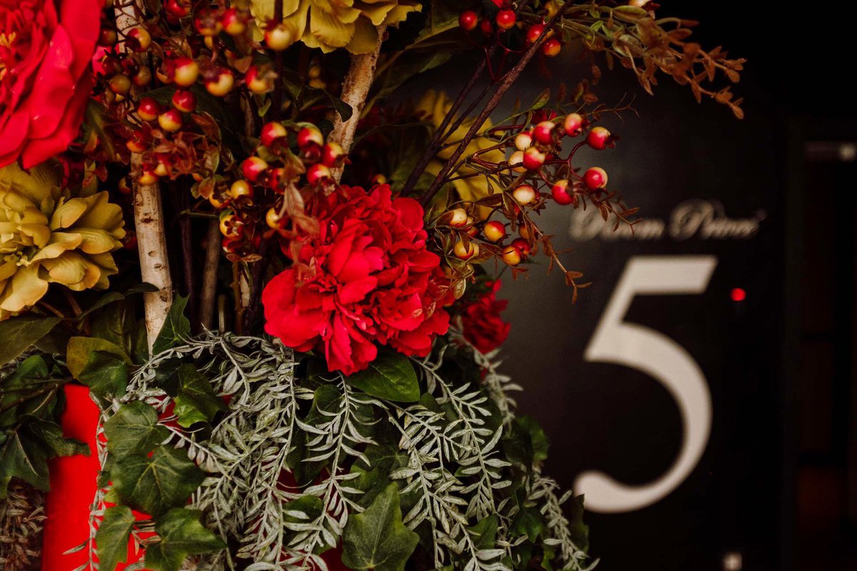 RiverHallGastro's tweet photo. Ya es navidad en River Hall✨
Visita nuestra web para ver los menús de Navidad, Año nuevo y Reyes en https://t.co/PHOaspCAMF !!
#riverhallgastro #riverhall #restaurantepanoramico #restaurantezaragoza #producto.
📸 @robertciprian_ . https://t.co/iMQ2w6m4C6