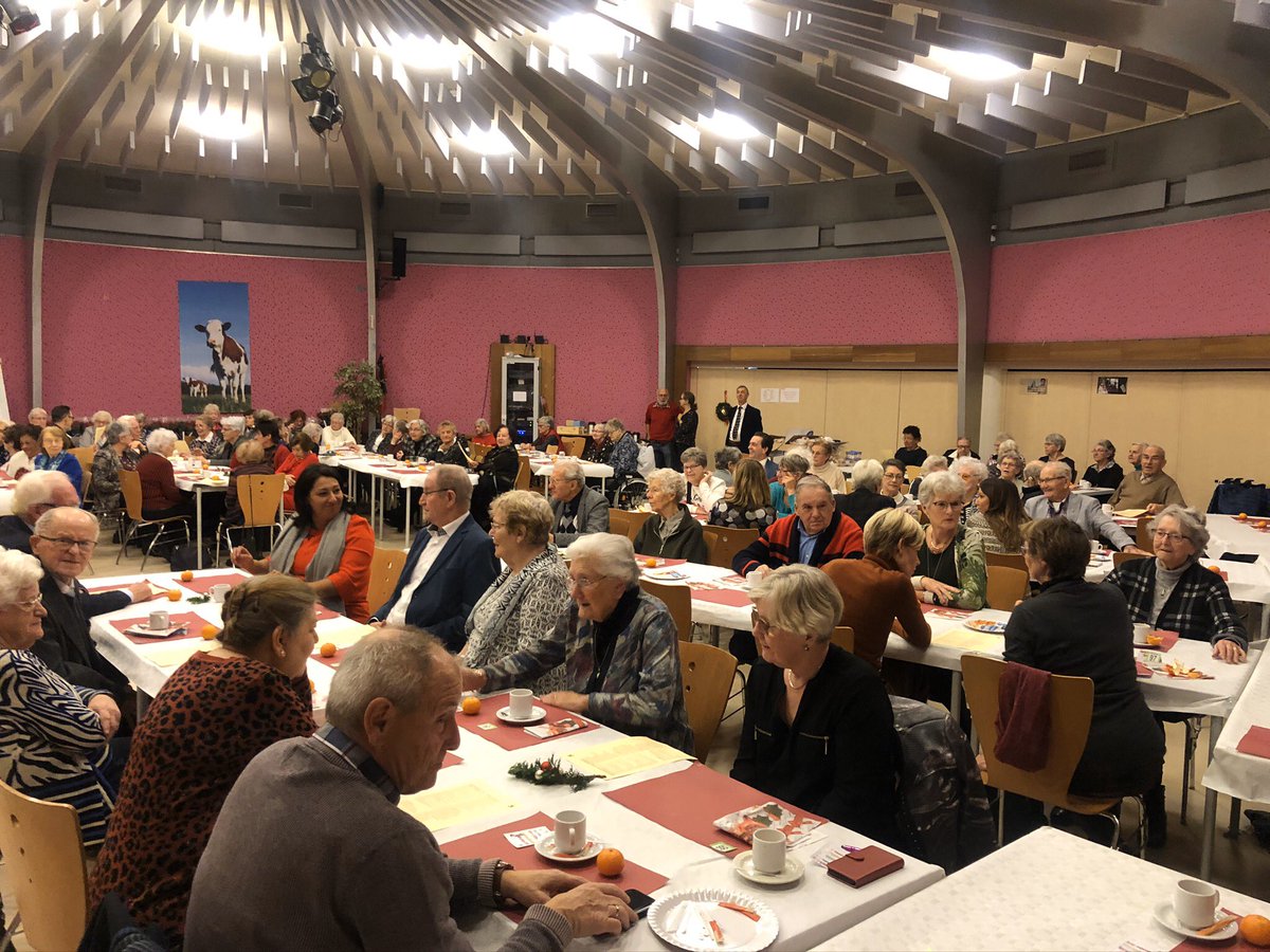 Samen met burgemeester <a href="/MichelBezuijen/">Burgemeester Michel Bezuijen</a> en collega wethouders genoten van het optreden bij de traditionele #kerstlunch van #KBO in Stervoorde <a href="/Gem_Rijswijk/">Gemeente Rijswijk</a>