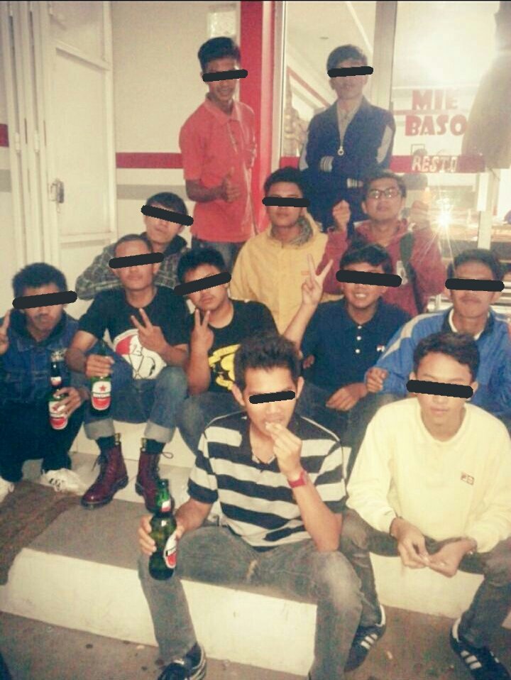GarutLads's tweet photo. Ingin ku putar kembali botol itu #MMXII https://t.co/sp5BFIrfXx