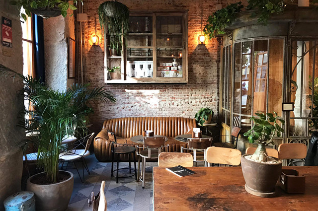 ¿Es un laboratorio o un café? ¿Es un barista o un científico loco? Todas las anteriores. Ve al Café del Art, que allí está Robert para prepararte un café que no te hace cualquiera: 
city-confidential.com/cafe-del-art-m…