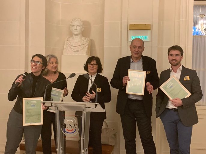 RpLapprend's tweet photo. Fier de recevoir le label Enseigne Responsable du @ClubGenResp au nom de @MDM_FR pour toujours progresser sur notre engagement RSE #engageonsnous @Fabienne_MDM @marion_martin04 @joce204 https://t.co/89iFrRCgSt