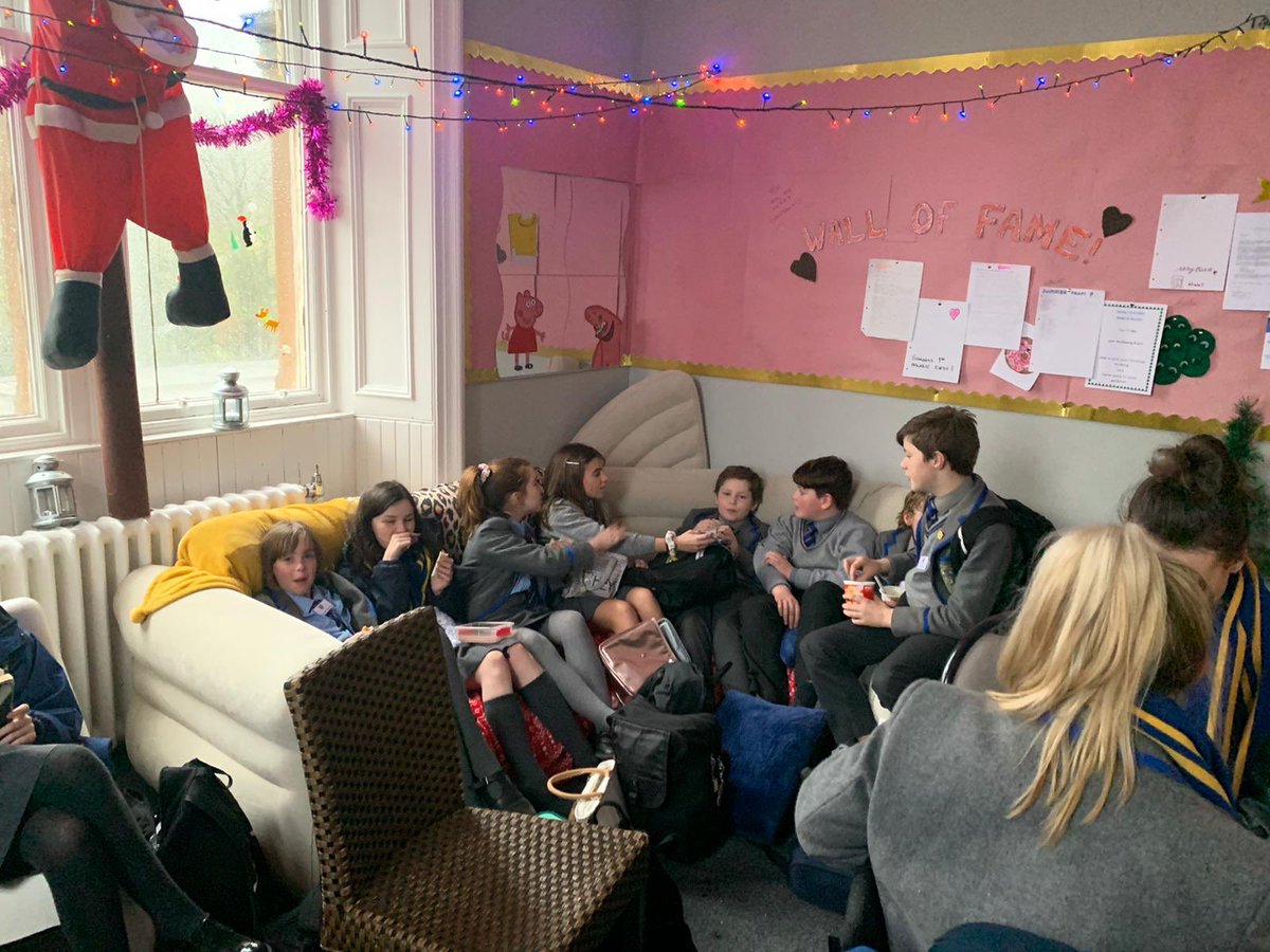 ScienceFernhill's tweet photo. P7 Induction Day- pupils enjoyed a buddy lunch with S5/6. Made new friends already. #Fernhill family #ThisIsWhereIBelong https://t.co/Pc9bRSSEsQ