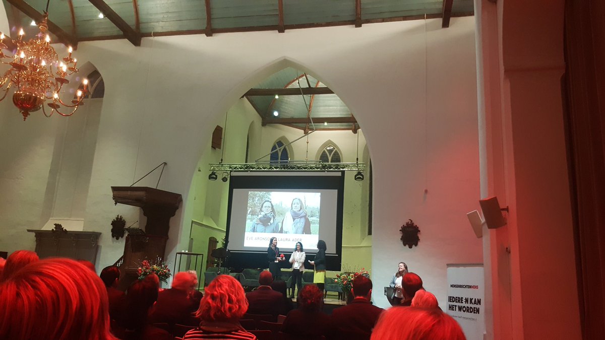 RRomkens's tweet photo. Eve Stond in &amp; Laura Adèr eervolle winnaars van #mensenrechtenmens  2019. Erkenning voor hun baanbrekend werk om straatintimidatie tegen vrouwen te bestrijden. @MensenrechtenNL @AtriaNieuws @UvA_Amsterdam https://t.co/1c7xMWkDc8