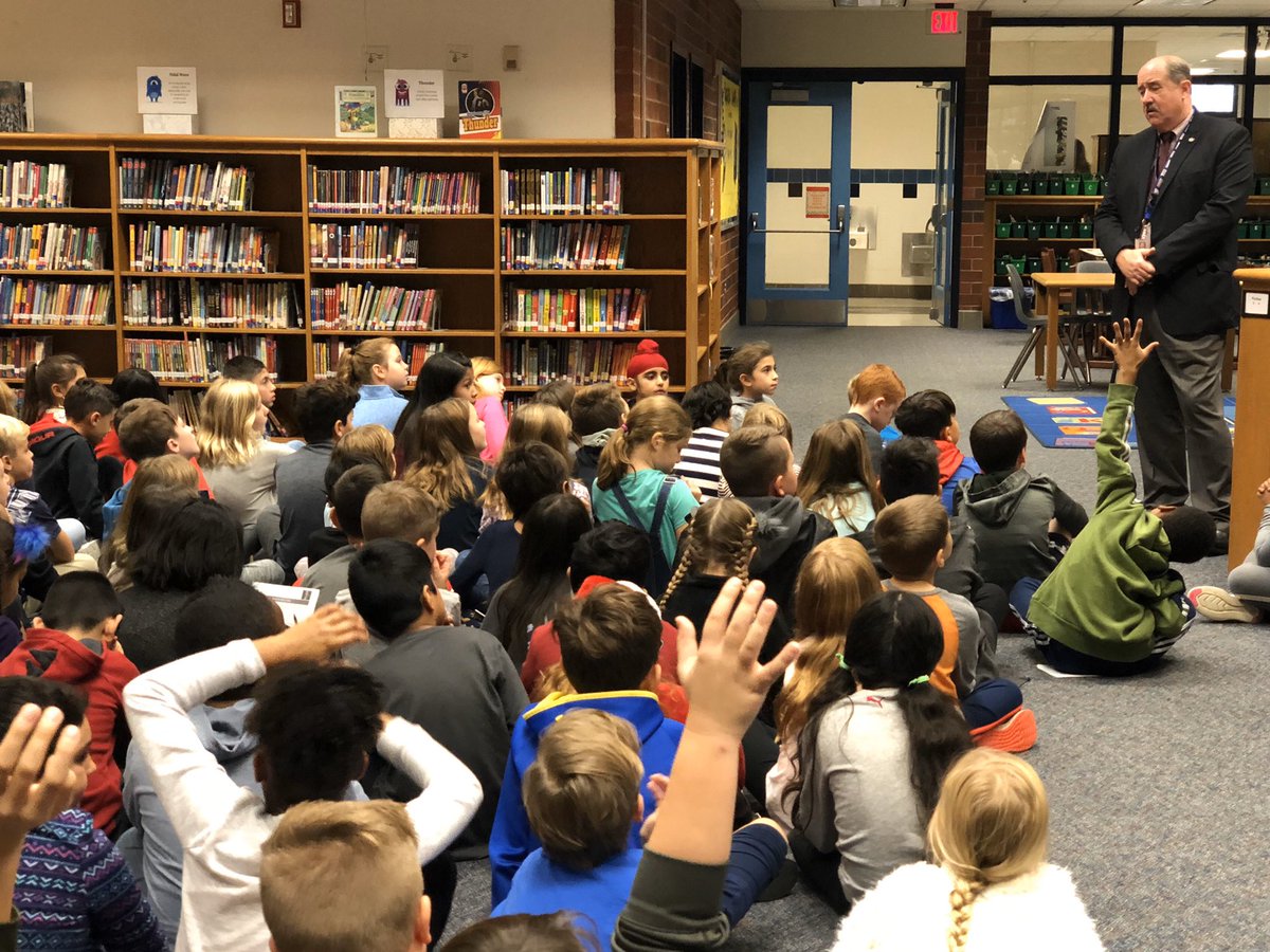 mrsthrashsclass's tweet photo. Launched our Snowman Factory PBL today with a special visit from Wayde Byard about interviewing for a job. We look forward to factory job interviews this Thursday! @Tolbert_ES @TerrificTol3rd @rahnlaura https://t.co/xLh3733DyO