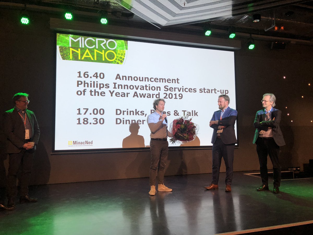 Berend van Meer wins #startupoftheyear award <a href="/micronanoconf/">MicroNanoConference</a> @utwente #MESA+ with TOP!