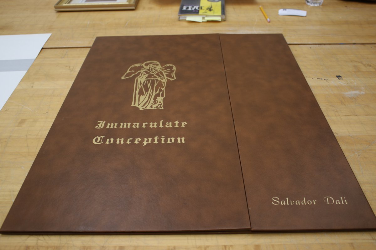 CSUFCOTA's tweet image. Highlights from the Begovich Gallery&apos;s Art Pop Series on Fakes and Forgeries last month. Visual Resource Specialist, Debra Winters, leads a discussion on counterfeit Salvador Dalí prints.

#CSUFCOTA #CSUF #CSUFVisualArts #CSUFBegovich