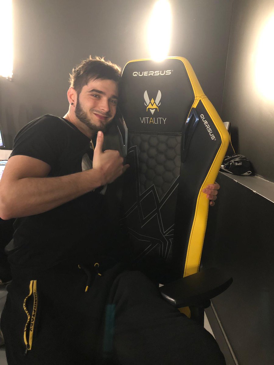 shoxCSGO's tweet photo. C’est Noël avant l’heure avec @QuersusFR ! Une chaise à gagner la team !
Giveaway time! Take your chance to win a gaming chair!
Instructions ⬇️
- Like &amp; RT
- Follow @QuersusFR
- Follow @TeamVitality
- Tag a friend
- Subscribe to my youtube channel https://t.co/2BnG6TClYu 

GL🍀 https://t.co/kF06T7YE8I