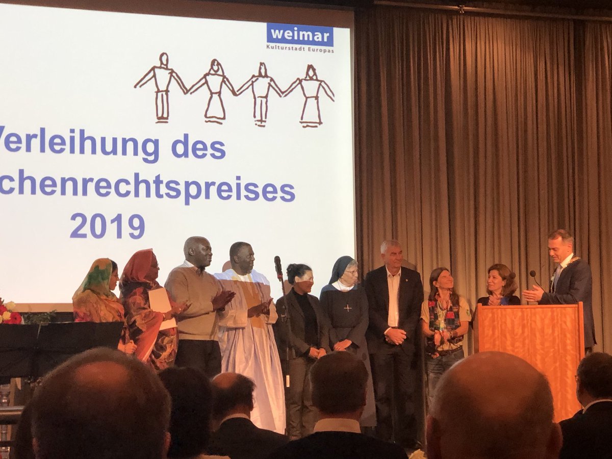 JoergGeibert's tweet photo. Alle anwesenden Preisträger des #Menschenrechtspreises der ⁦@stadtweimar⁩ in den vergangenen 25 Jahren. https://t.co/eBjHXev0I7