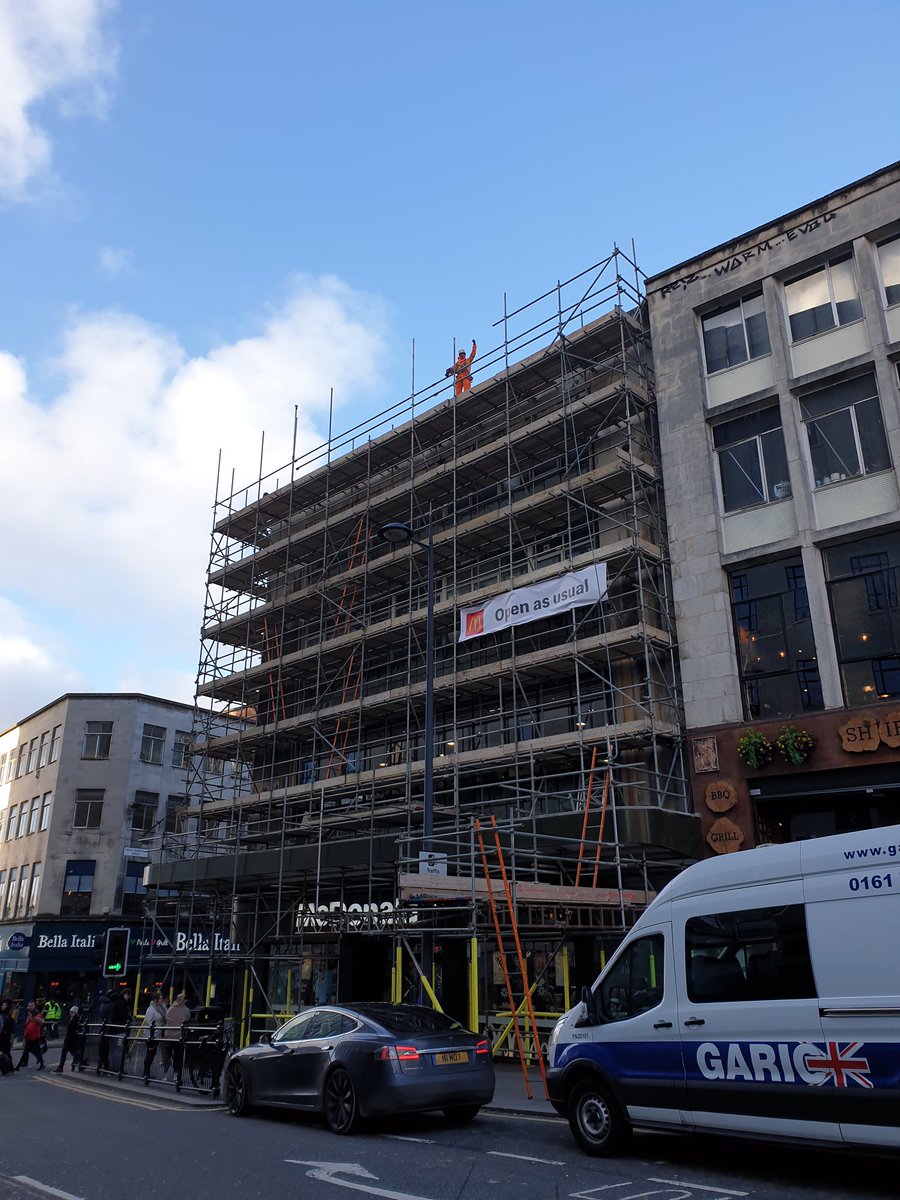 ConnollyScaffo1's tweet photo. Our job at McDonalds in Liverpool. All of this is happening with minimal disruption to McDonalds and also the public! Also using beams to still provide access for other vehicles in the area. https://t.co/Lj9MKAY9Lr