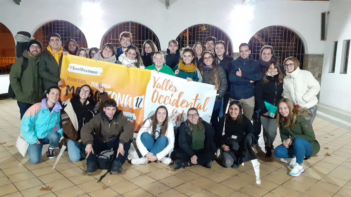 Ahir al vespre, ens vàrem reunir a l'Esplai del Roser. Vam parlar;
-Recurs Fem Camí, amb l'Anna i en Txema 🤓
-Comissions del MoniKÈ i la Dotzena 👩🏻‍🏫
-Formacions matinal del MoniKÈ 📚
-Repàs de l'economia de Zona 💸
-Repàs del CRT 💼
I també presentació de la pancarta de Zona! 🎊