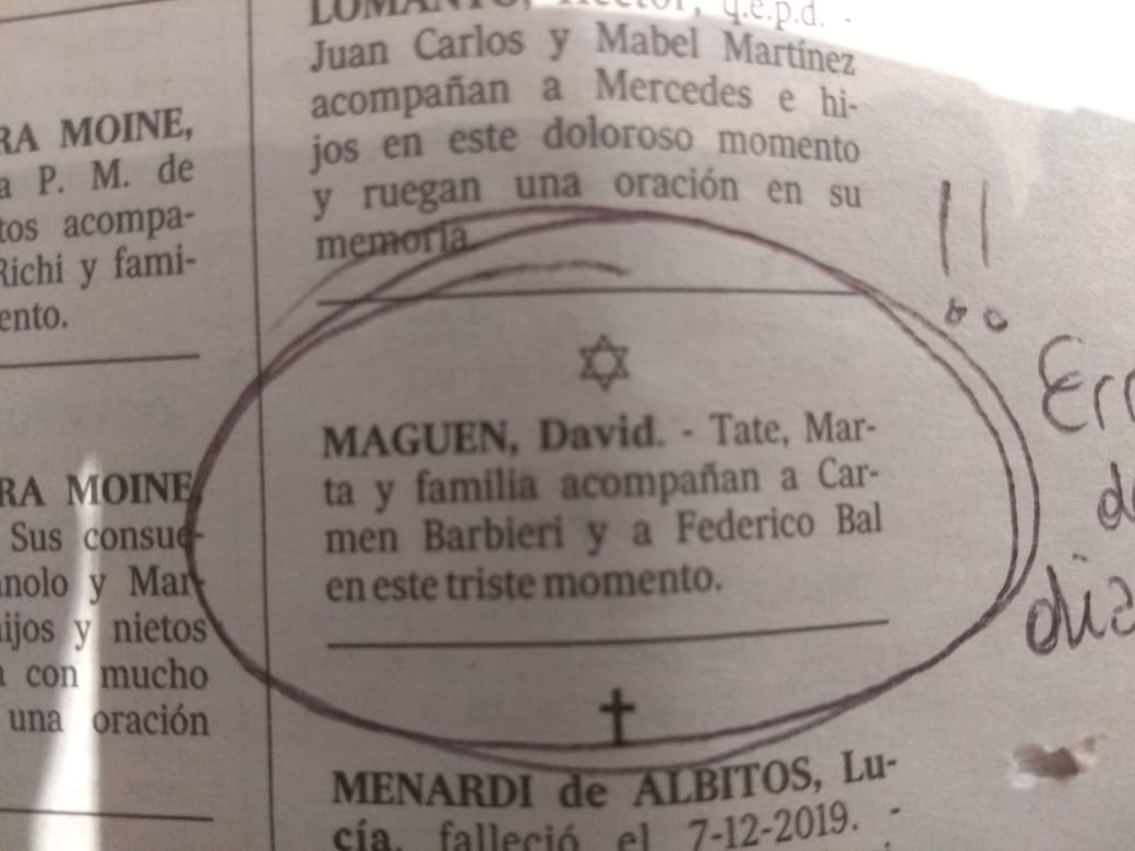 Miren mi hallazgo de esta mañana en el diario La Nación. Evidentemente el que publicó el aviso completó en la web el formulario y en el casillero donde va el nombre (Santiago Bal), quiso aclarar que el aviso debía publicarse con un "Maguen David" (el símbolo "Estrella de David")