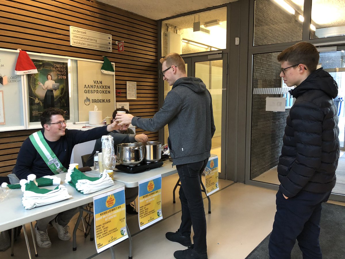 VHJoeri's tweet photo. Voor #DeWarmsteWeek steunt studentenclub Mercurius het project @ananau_org. Studenten toegepaste informatica kunnen vanaf dit jaar hun stage doen bij Añañau in Peru. Via deze actie wil HOGENT het project Añañau een warm hart toedragen. #HOGENT #Añañau #Perú https://t.co/L5hulY0n9I