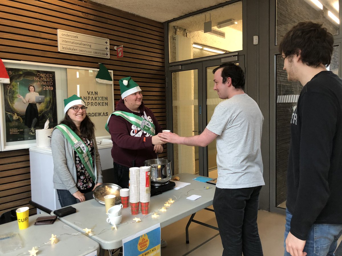 VHJoeri's tweet photo. Voor #DeWarmsteWeek steunt studentenclub Mercurius het project @ananau_org. Studenten toegepaste informatica kunnen vanaf dit jaar hun stage doen bij Añañau in Peru. Via deze actie wil HOGENT het project Añañau een warm hart toedragen. #HOGENT #Añañau #Perú https://t.co/L5hulY0n9I