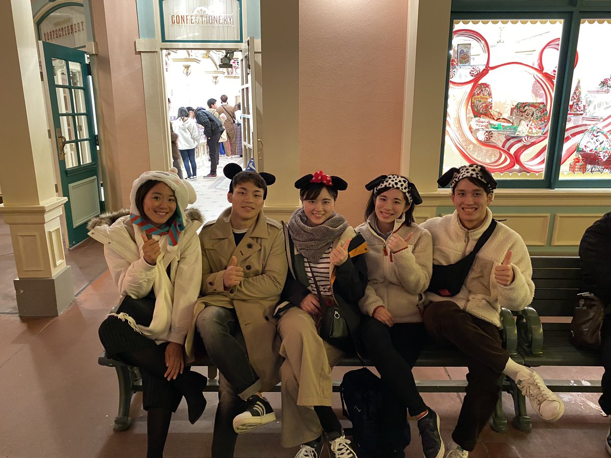 JoyJoint's tweet photo. 皆さんいかがお過ごしですかー？
今日は飯盛研究会メンバーでディズニーランドに息抜きに来ました！！
スポーツも私生活も息抜きって大切ですね！！ https://t.co/9AsAxhquLy