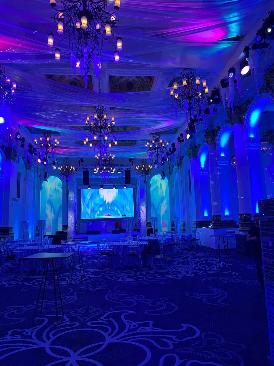 Conference_Care's tweet photo. It’s a wet and windy Tuesday, but the rain can’t stop our London Consultant Aimee who is out today doing site visits in the city - First stop @8Northumberland what a beautiful venue! #CCLDN #venuefinding #eventprofs #london https://t.co/ZbrY6rVKU3