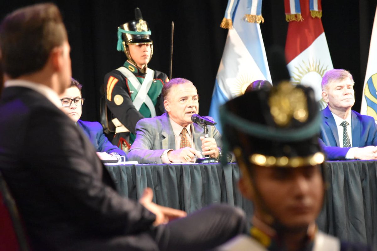 felolabaque's tweet photo. Con orgullo presidí #SesiónEspecial del @CDeliberanteCBA, en el @alTeatroReal. Aún más especial por ser la última sesión en el cargo de Viceintendente de la ciudad de #CBA. https://t.co/snoKYzGYDP