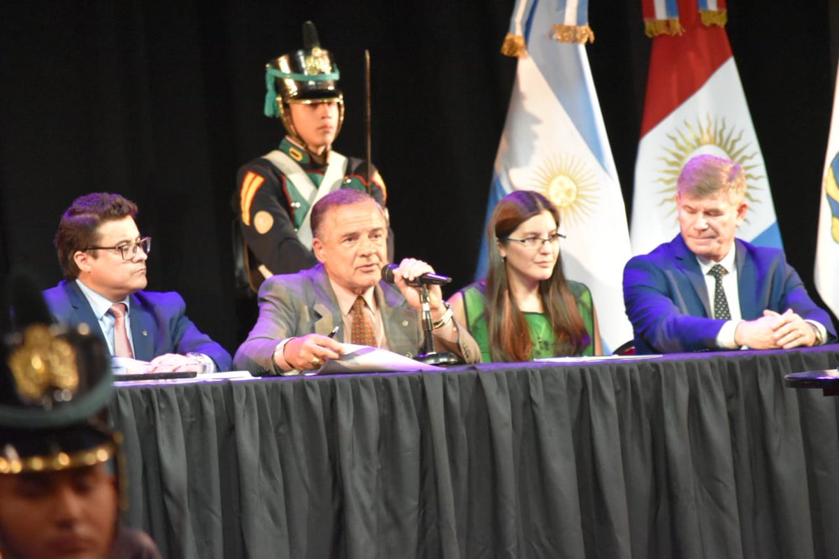 felolabaque's tweet photo. Con orgullo presidí #SesiónEspecial del @CDeliberanteCBA, en el @alTeatroReal. Aún más especial por ser la última sesión en el cargo de Viceintendente de la ciudad de #CBA. https://t.co/snoKYzGYDP