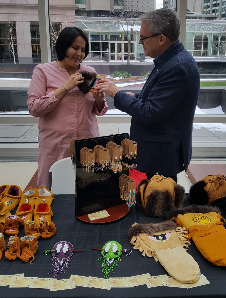 CanCGBoston's tweet photo. We were happy to welcome first-time 🇨🇦 exporter KooseesaakJamesBay to #Boston this weekend for @CSORG’s annual bazaar featuring #fairtrade Indigenous art from around the 🌎 &amp; explore #IndigenousBiz opportunities in #NewEngland @TCS_SDC @LKoosees #CdnIndigenousBizinUSA #Creeative https://t.co/u4EWCW8qtQ