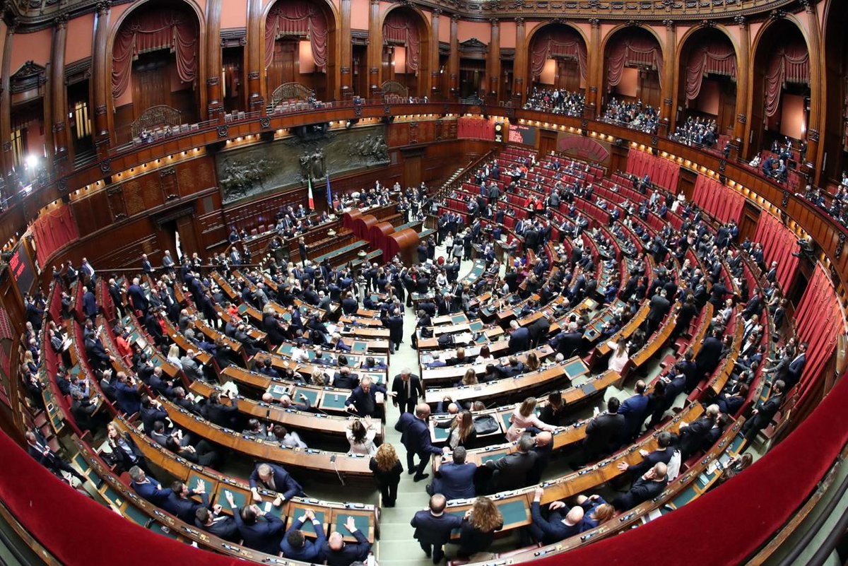 Adnkronos's tweet photo. #DlClima, #Camera vota fiducia con 305 sì https://t.co/cs8DUIlOiV https://t.co/PbBJMB2I6E