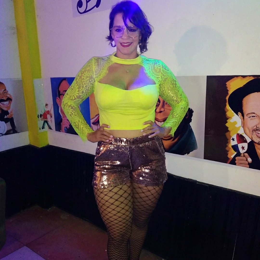 MayeGuillot's tweet photo. MAYE GUILLOT #cantando🎤 #colombiana #cantantecolombiana #music #musicavariada #barranquilla #salsa #pasionporlamusica #melomanos #mujerescolombianas https://t.co/POFoPJDTKT