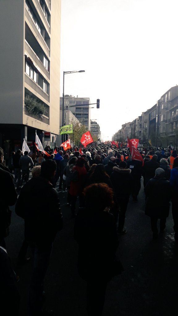 MJCF66's tweet photo. Aujourd'hui, encore plusieurs milliers de personnes rassemblées à Perpignan contre la réforme des retraites par Macron. 
Nous ne lâcherons rien !
#greve10decembre https://t.co/uiJpaZSypl