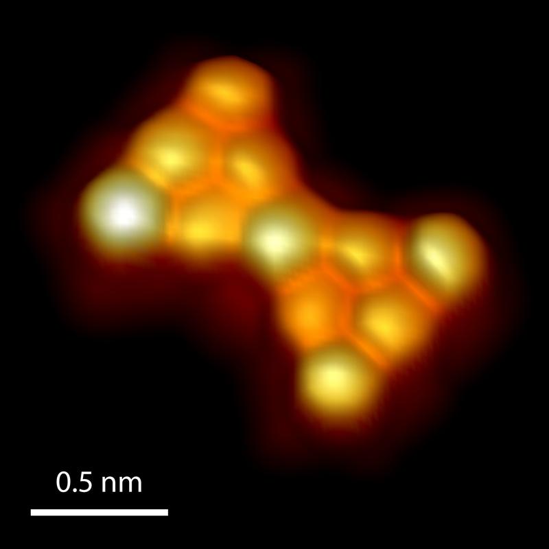 nanobay_'s tweet photo. Together with international partners, @Empa_CH  researchers have now succeeded in synthesizing a unique nanographene predicted in the 1970s.
https://t.co/tD7JZ6s2kO https://t.co/Dt1XxenVd2