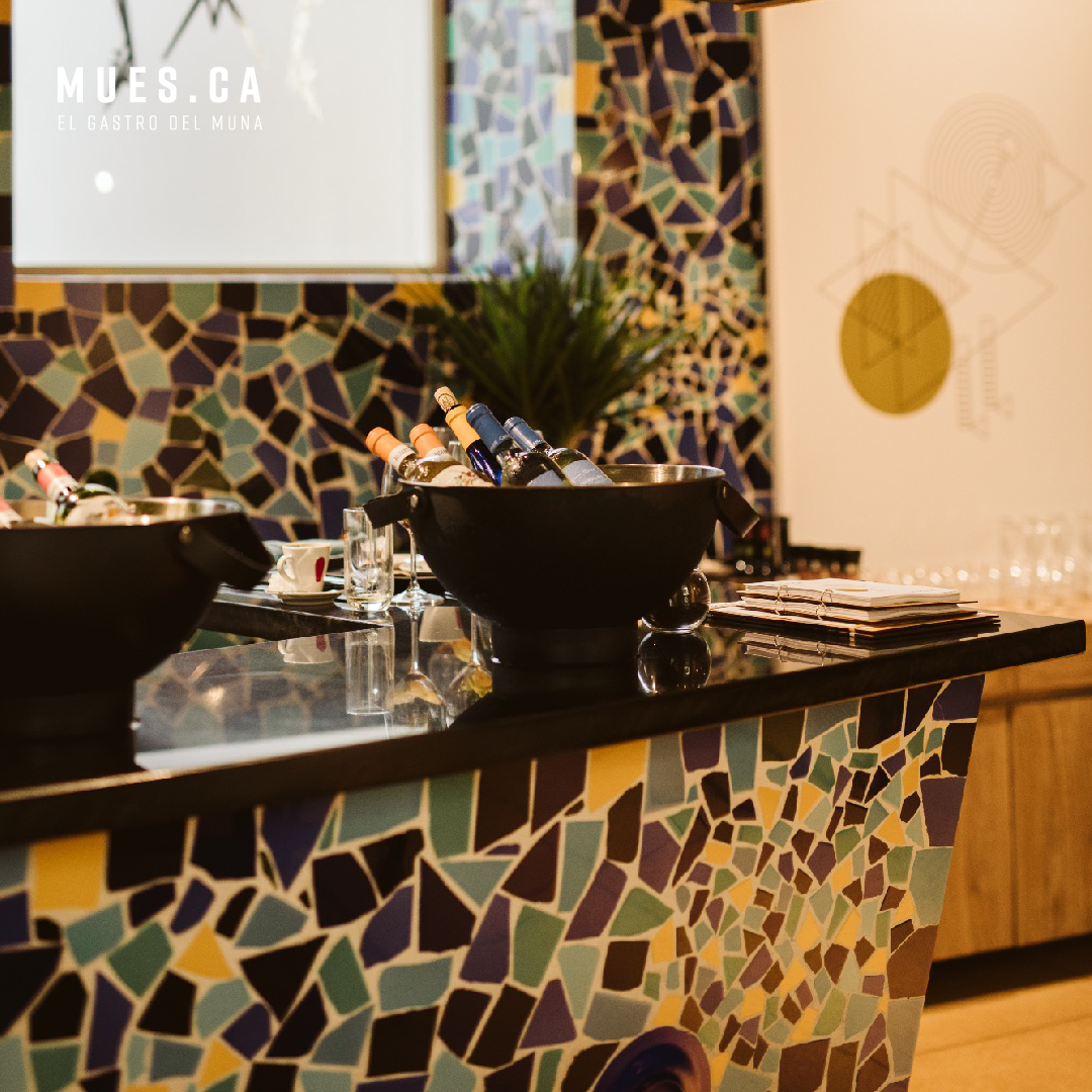 🍴🥘En MácFestival también podrás disfrutar de un menú diseñado por Mues.ca, el gastro del Muna, que nos deleitará con platos deliciosos como Croquetas de Ibérico. 🥄🥗 Además, podrás degustar una copa de vino 🍷 o una caña fría de Dorada 🍺🍔. 
<a href="/MuseosTenerife/">Museos de Tenerife</a>