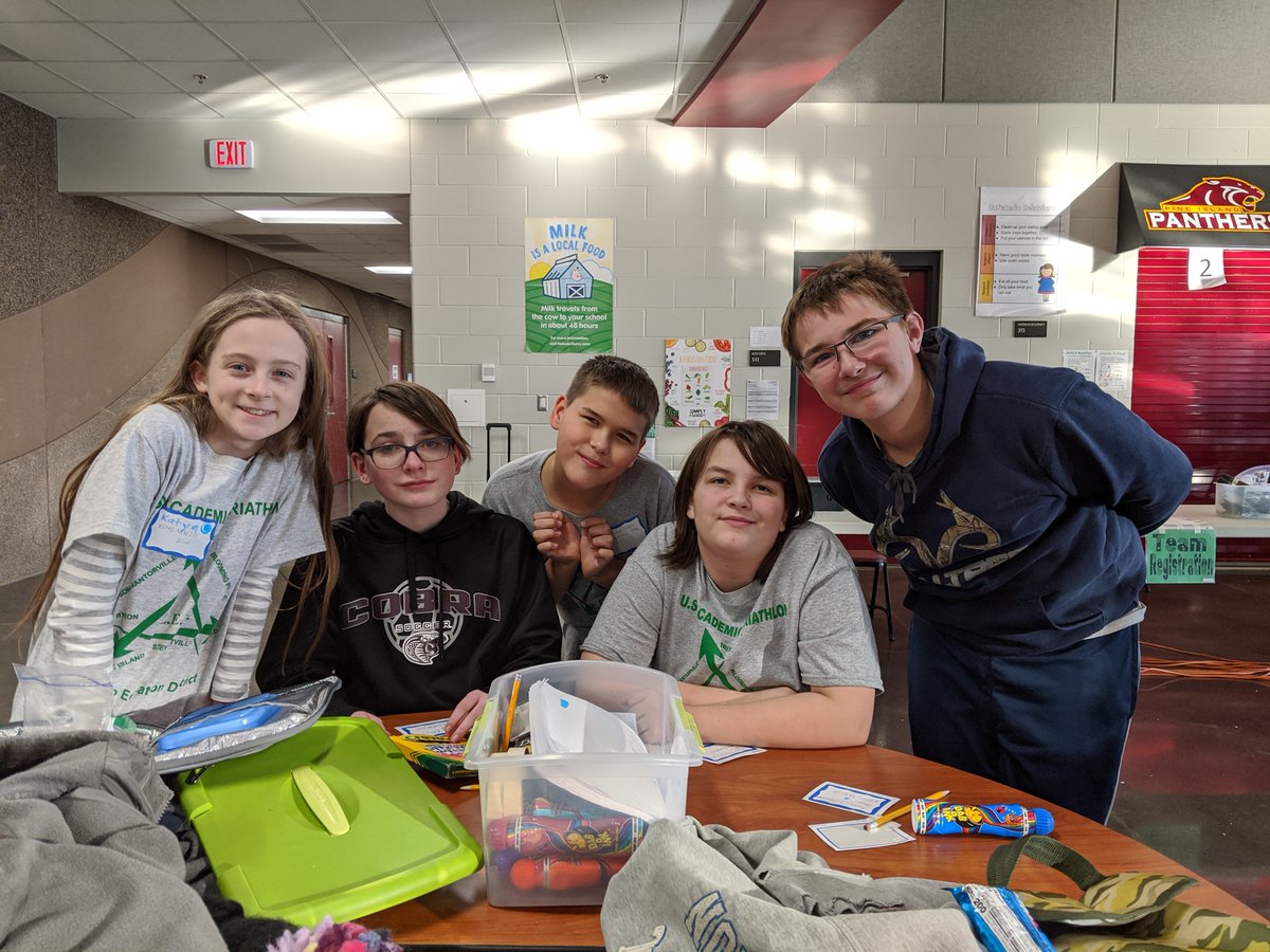 TritonElementa1's tweet photo. Congrats to our Triton Academic Triathlon teams for their first meet.  Although there was some tough competition, the Triton Academic Triathlon team brought home two Mary Ann Berdan Awards for Creativity!! https://t.co/gn9Q0iciPN
