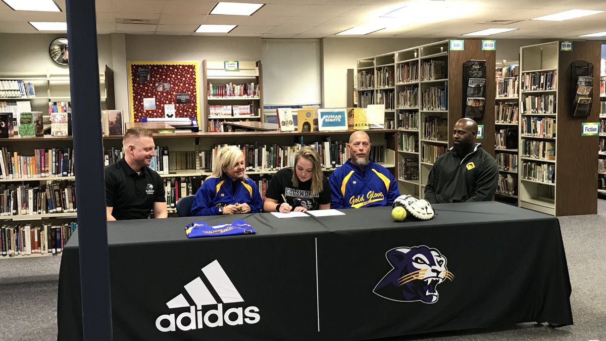 GGMWlive's tweet photo. Sierra Robinson
       Signing her letter of intent to
       Ellsworth community college. https://t.co/wKXlWsFK6o