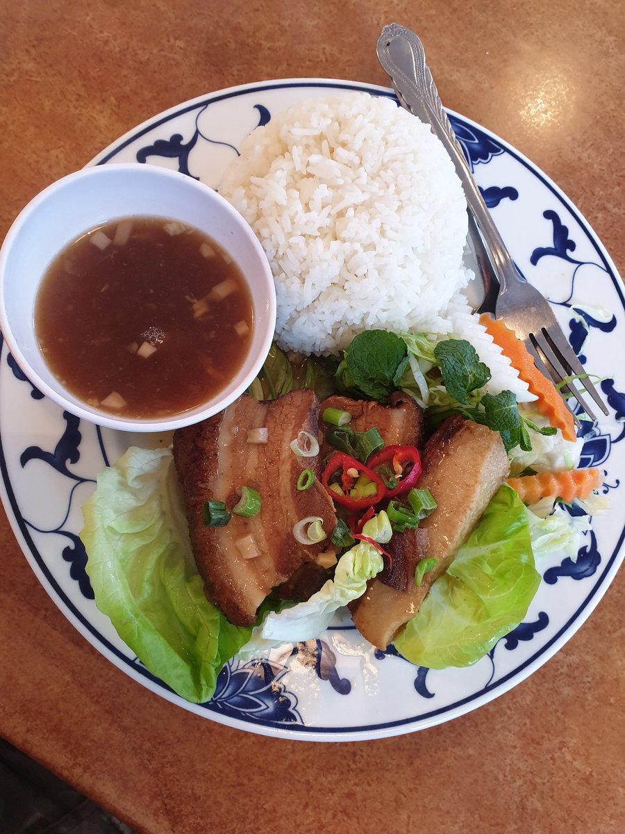 THoganKnowsBest's tweet photo. Hài há - Mare Street
Upon my return from a delightful weekend in Amsterdam, I wanted something far flung from the stodgy bitterballen and kalfsvleeskroket of the Netherlands. Today I enjoyed this slow cooked pork belly with rice and salad. Delicious and fresh 7/10 https://t.co/N1jNTjPeP9